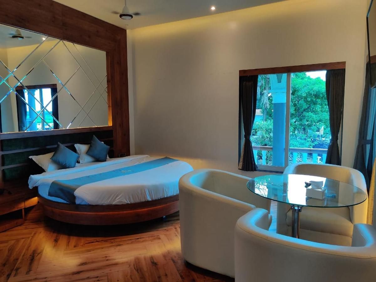 The Saroja Grand Villa Resorts Guest house *