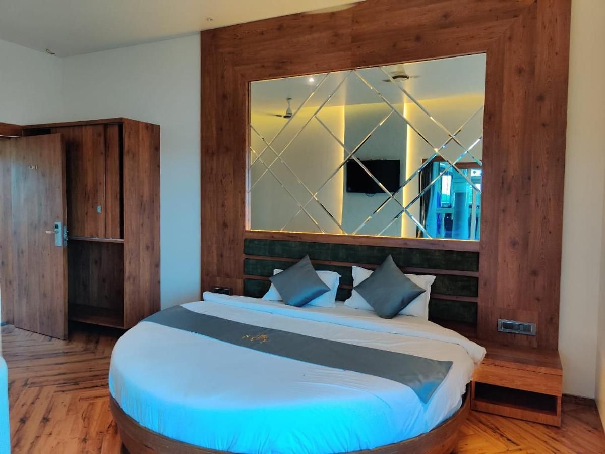 The Saroja Grand Villa Resorts *