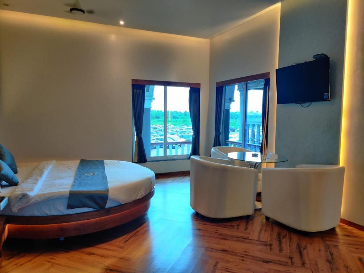 The Saroja Grand Villa Resorts Guest house *