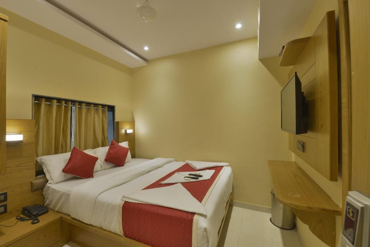 Hotel Residency Park Near Masjid Rly Station South 3*