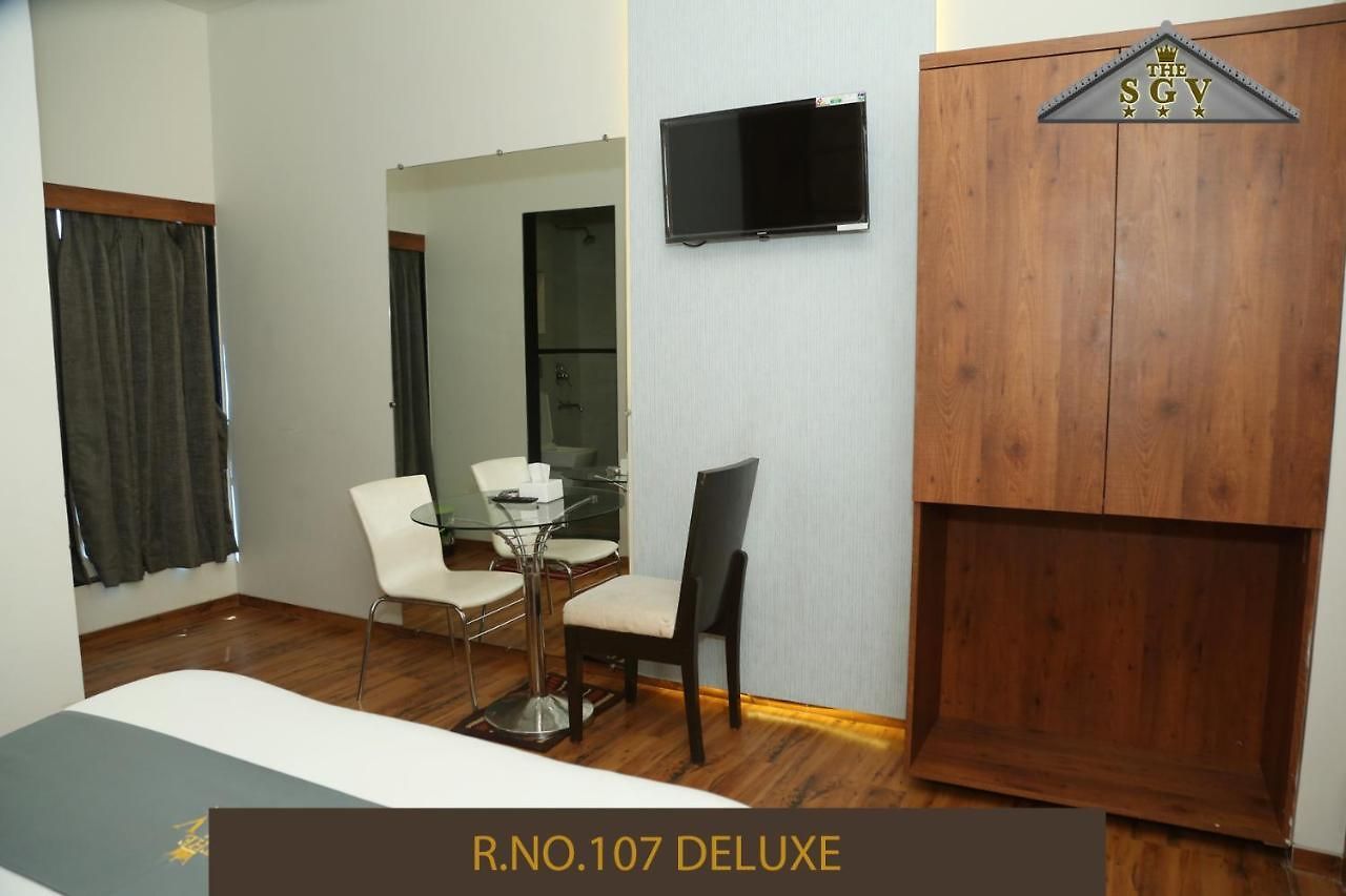 The Saroja Grand Villa Resorts Guest house