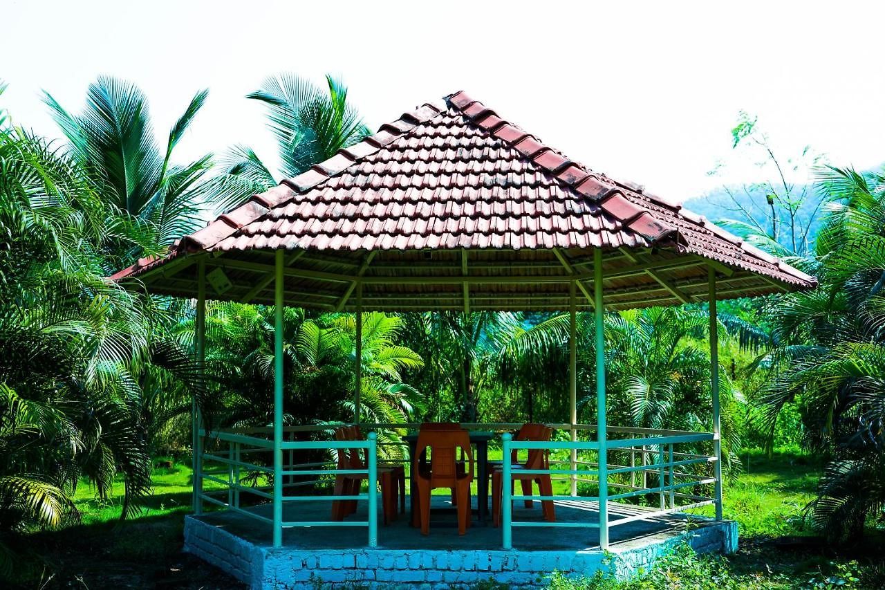 Kinjal Farmhouse By Friends Villa Bed & Breakfast *