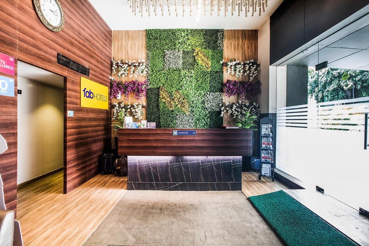 Fabhotel Regal International Hotel
