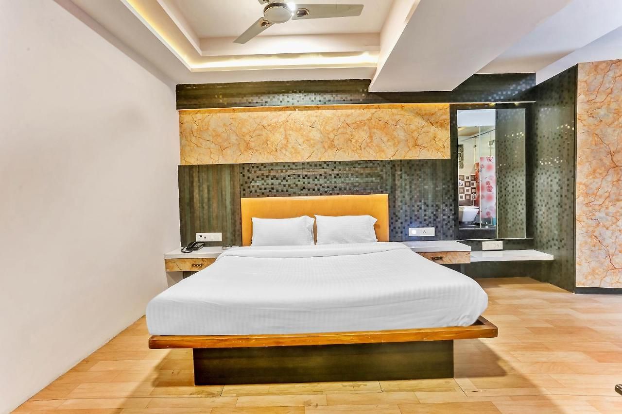 Oyo Flagship 83396 Hotel Vinyasa Residency 3*