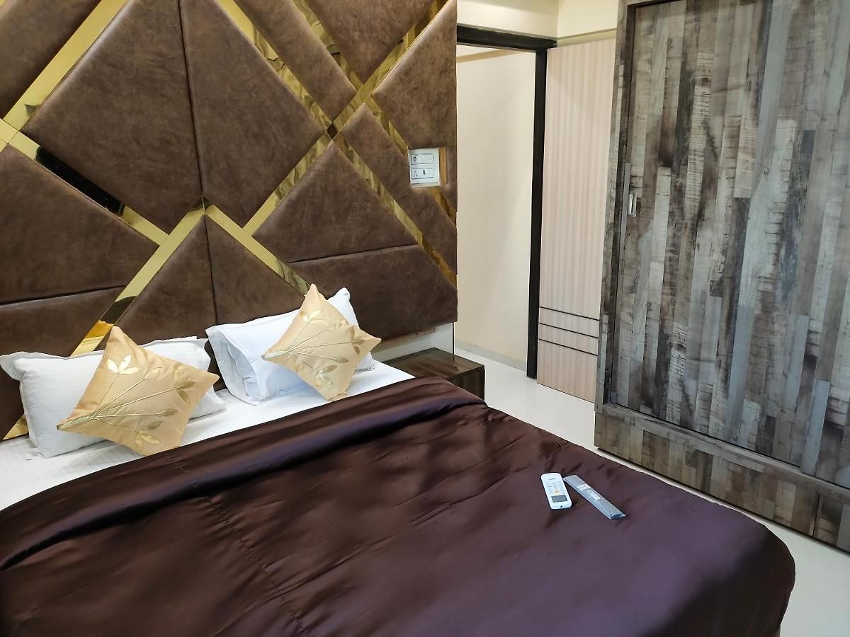 Apartment Osi Bandra West *