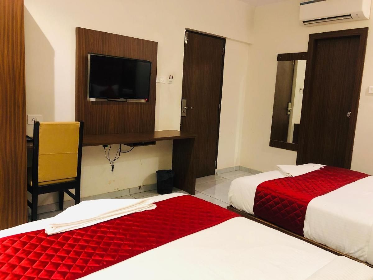 Bkc Grand- Near Trade Centre, Visa Consulate