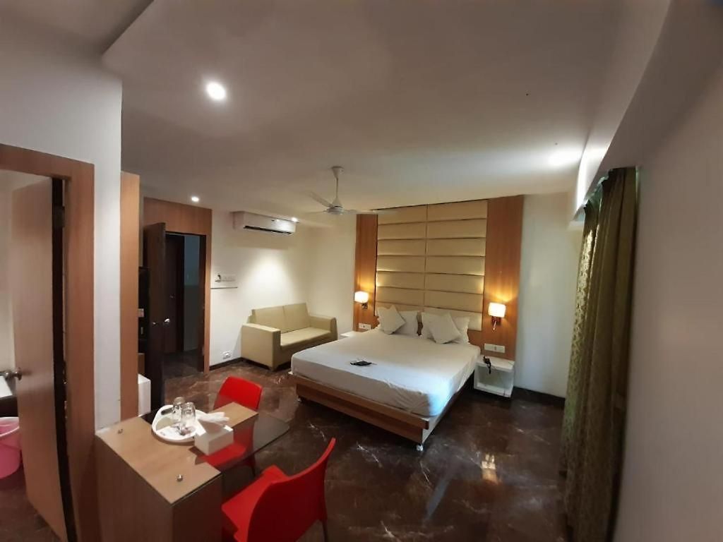 Hotel Royal Oak Pawne *