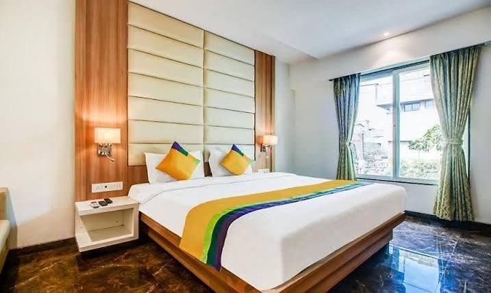Hotel Royal Oak Pawne *