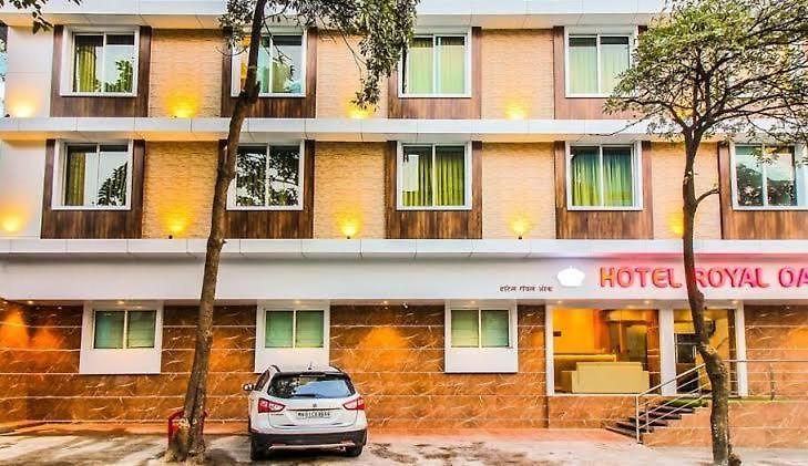 Hotel Royal Oak Pawne