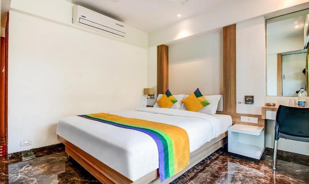 Hotel Royal Oak Pawne Guest house