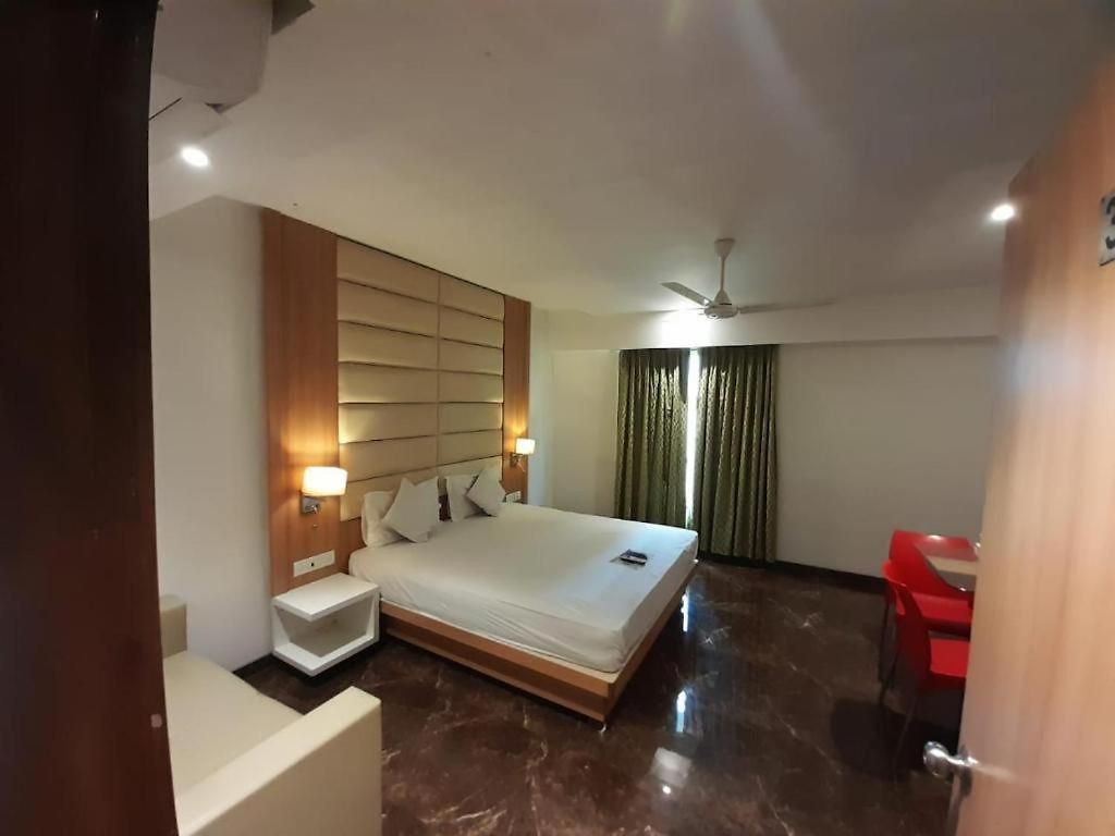 Hotel Royal Oak Pawne Mumbai