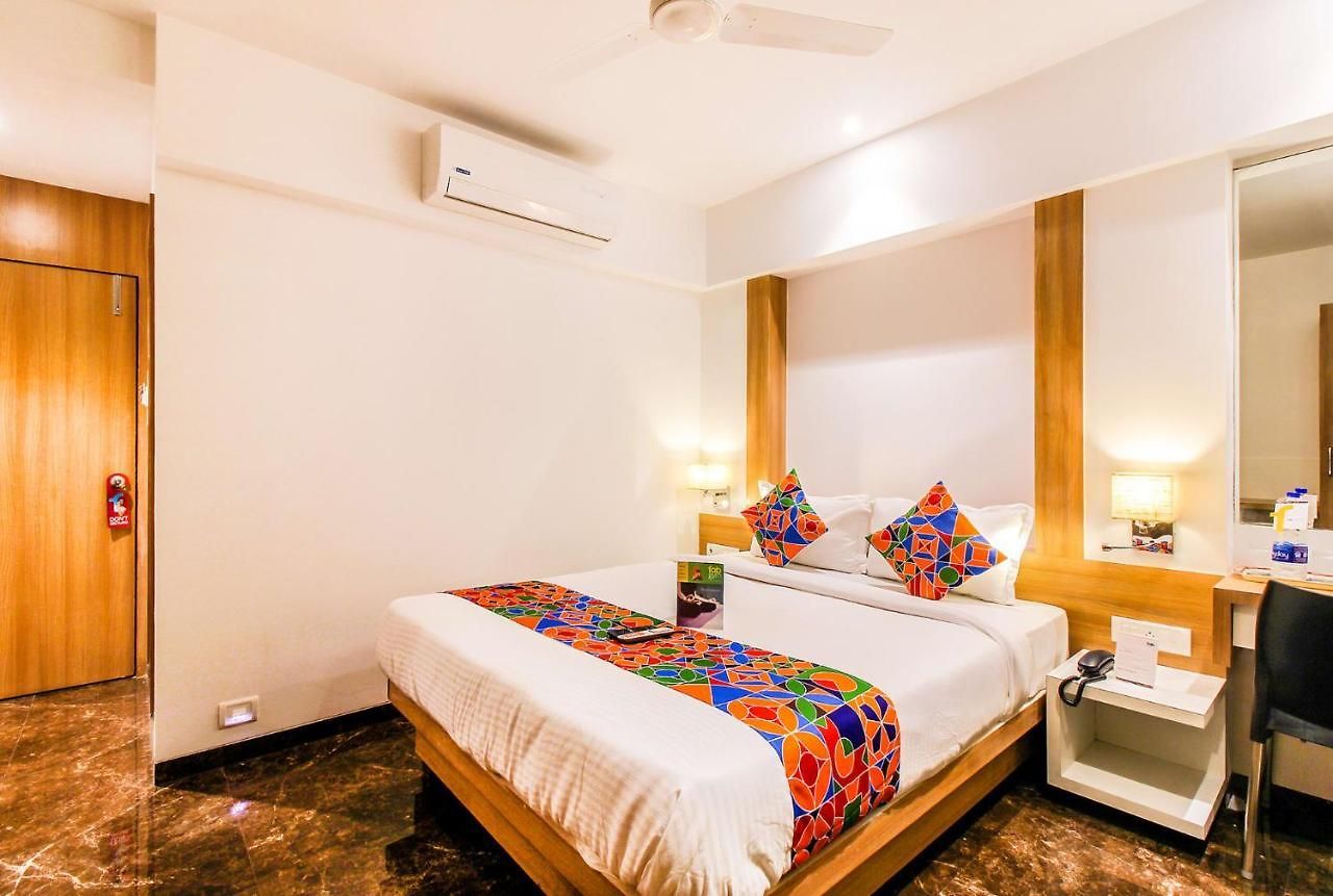 Hotel Royal Oak Pawne Guest house
