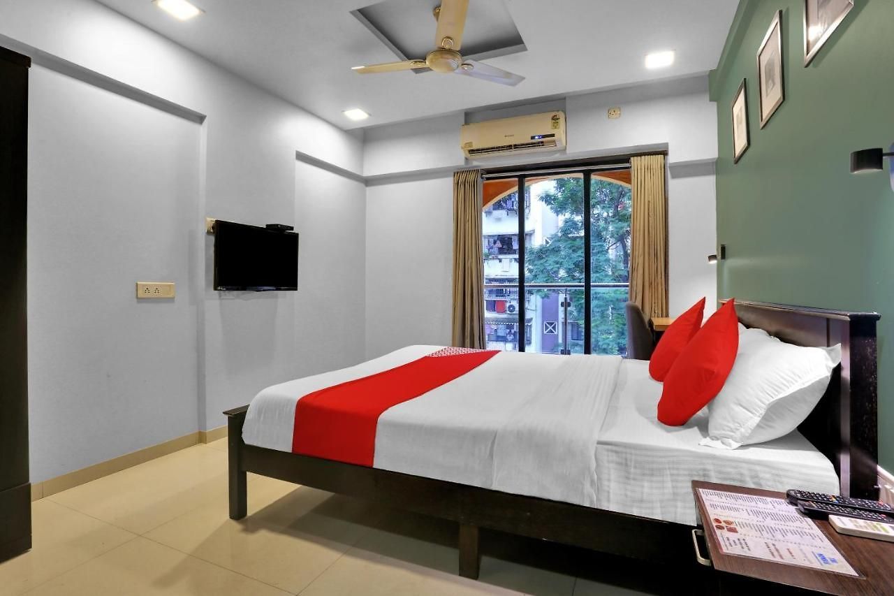 Oyo Flagship 83355 Om Sai Hotel Mumbai