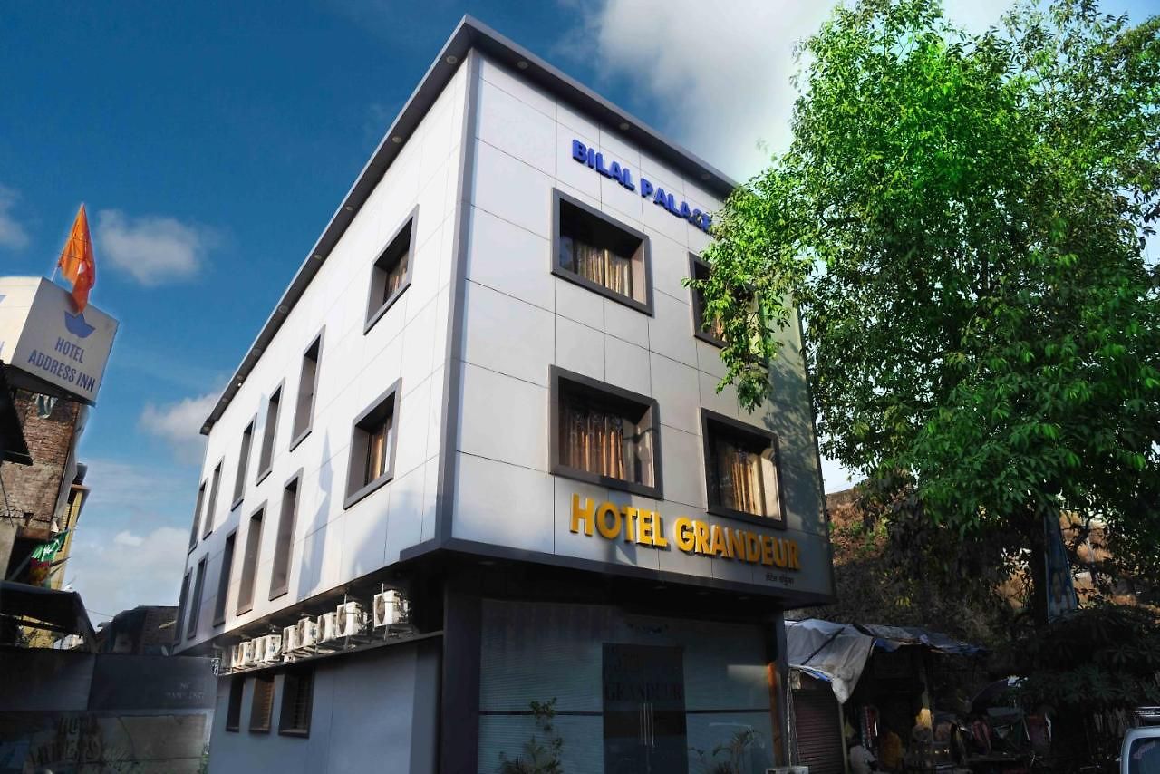 Grandeur-near International Airport Hotel 3*