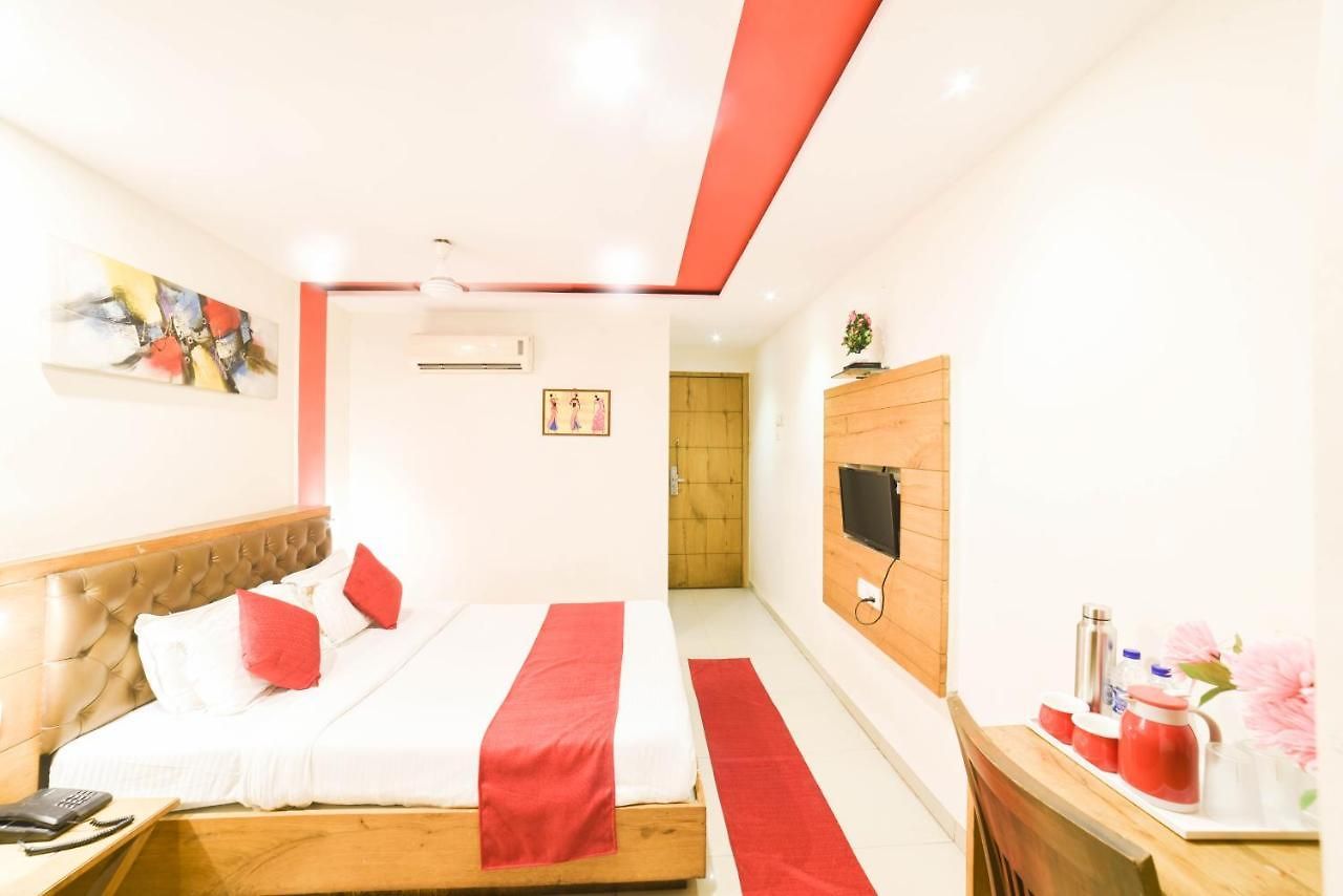 Hotel Grandeur-near International Airport