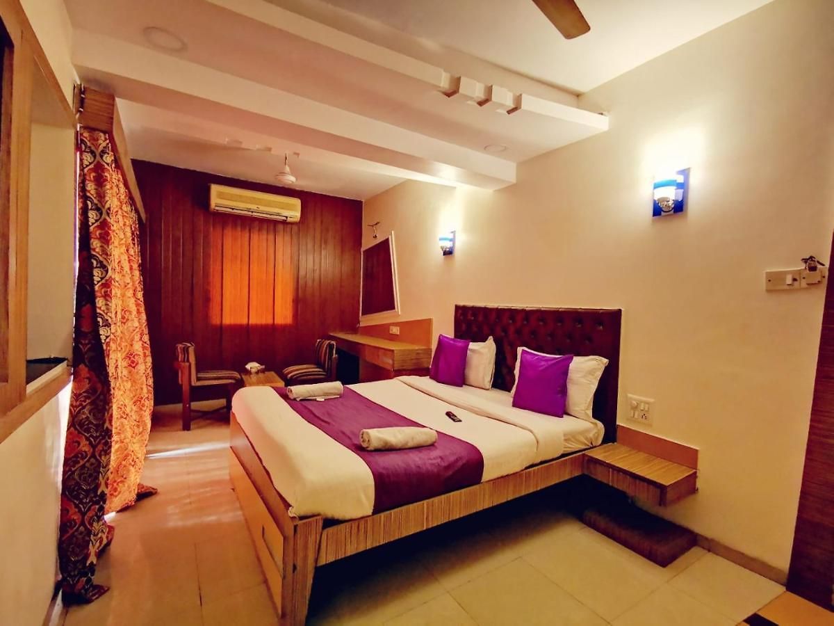 Neelkiran Hotel