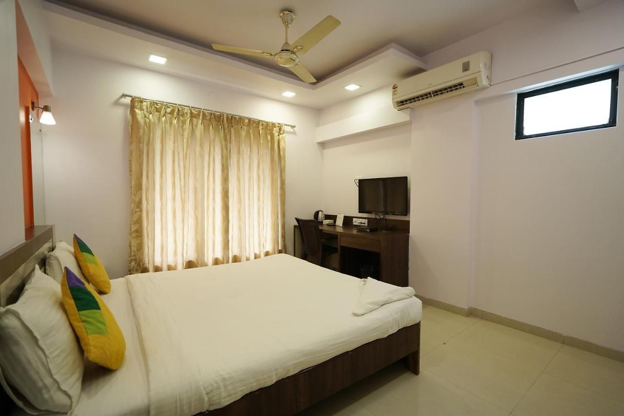 Guest house Daisy Residency By Zone Hotelz