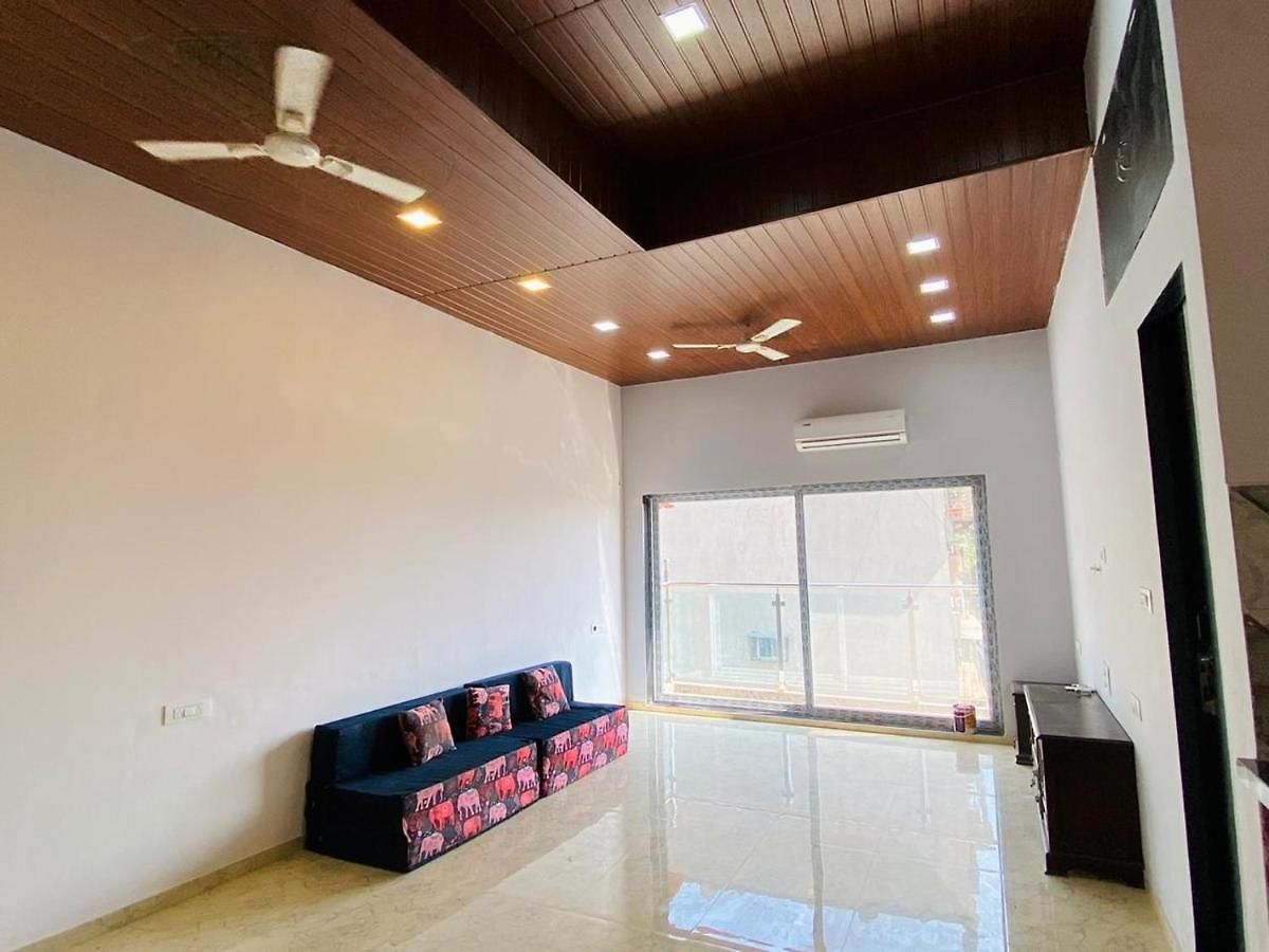 Rohit Willa'S * Mumbai