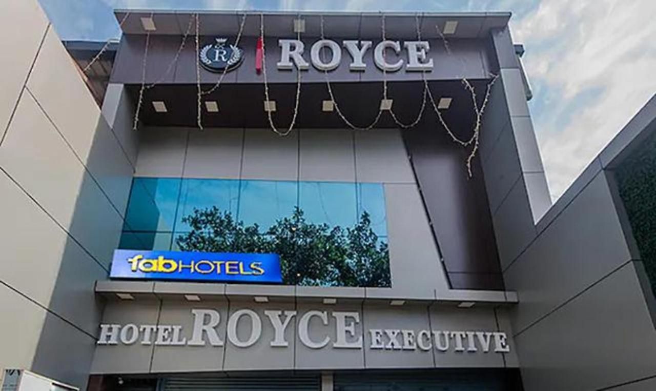 Oyo 9327 Royce Executive