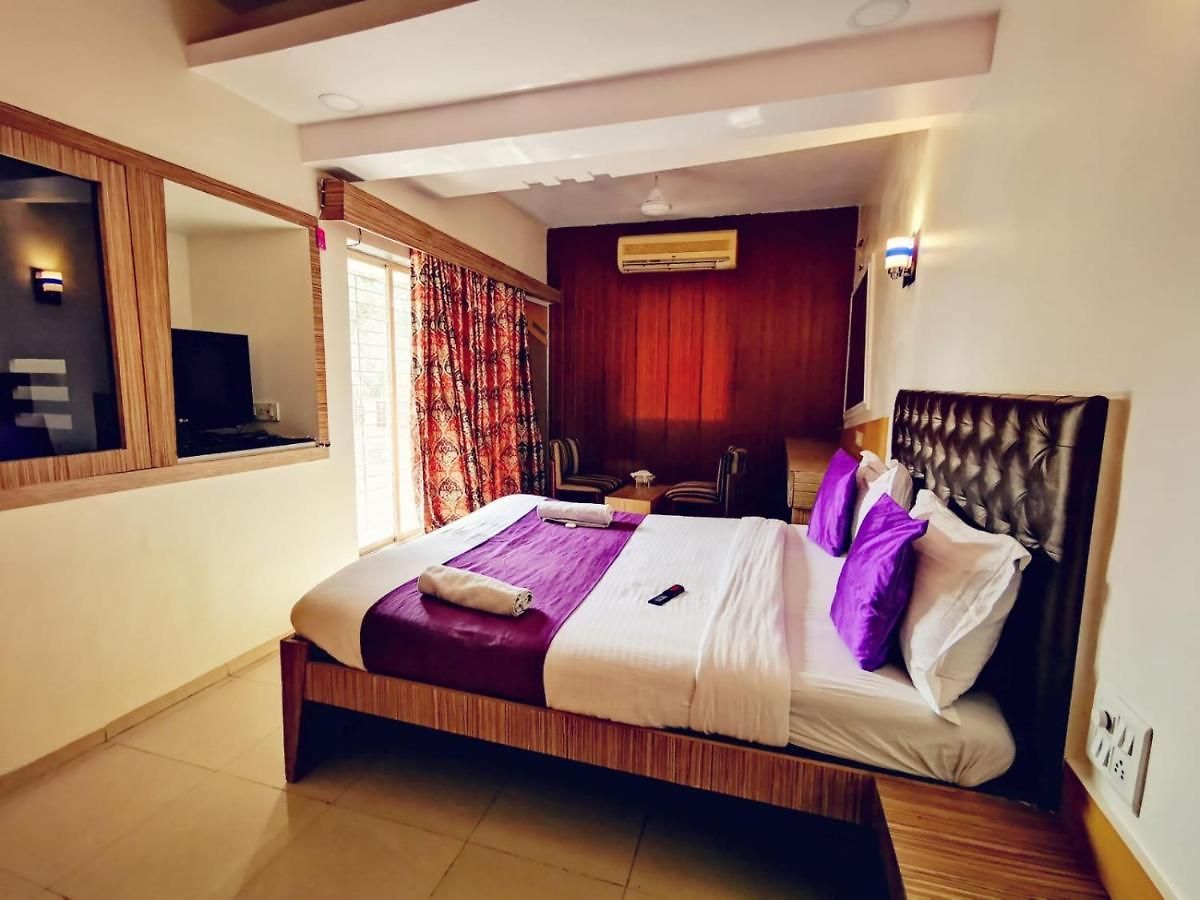 Neelkiran Hotel 3*