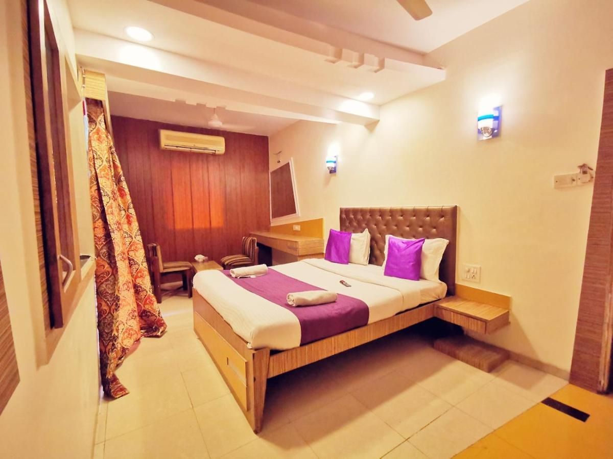 Neelkiran 3*