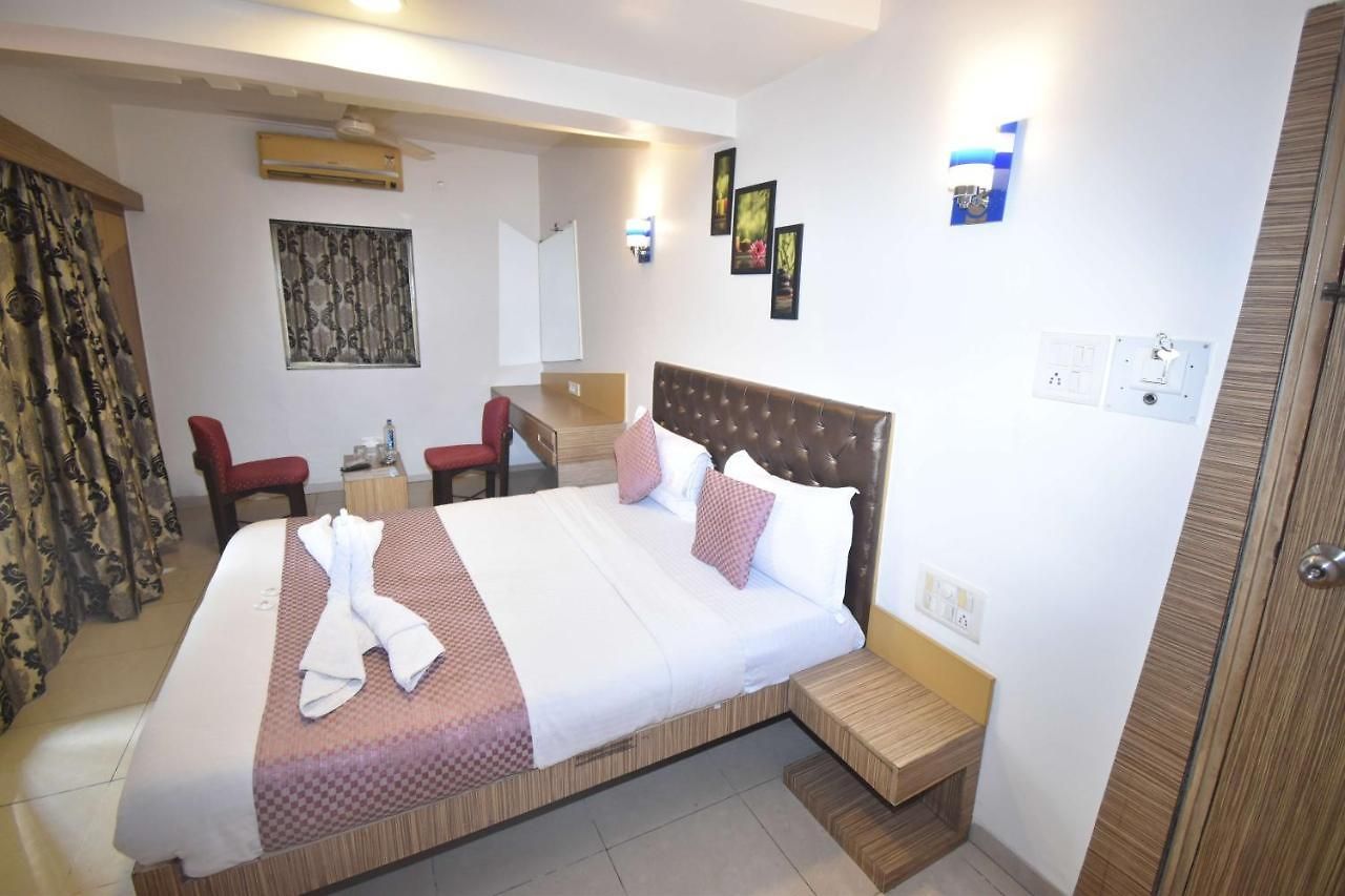 Neelkiran Hotel