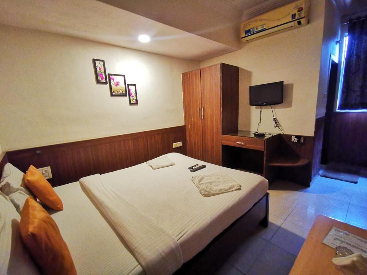 Hotel Neelkiran 3*