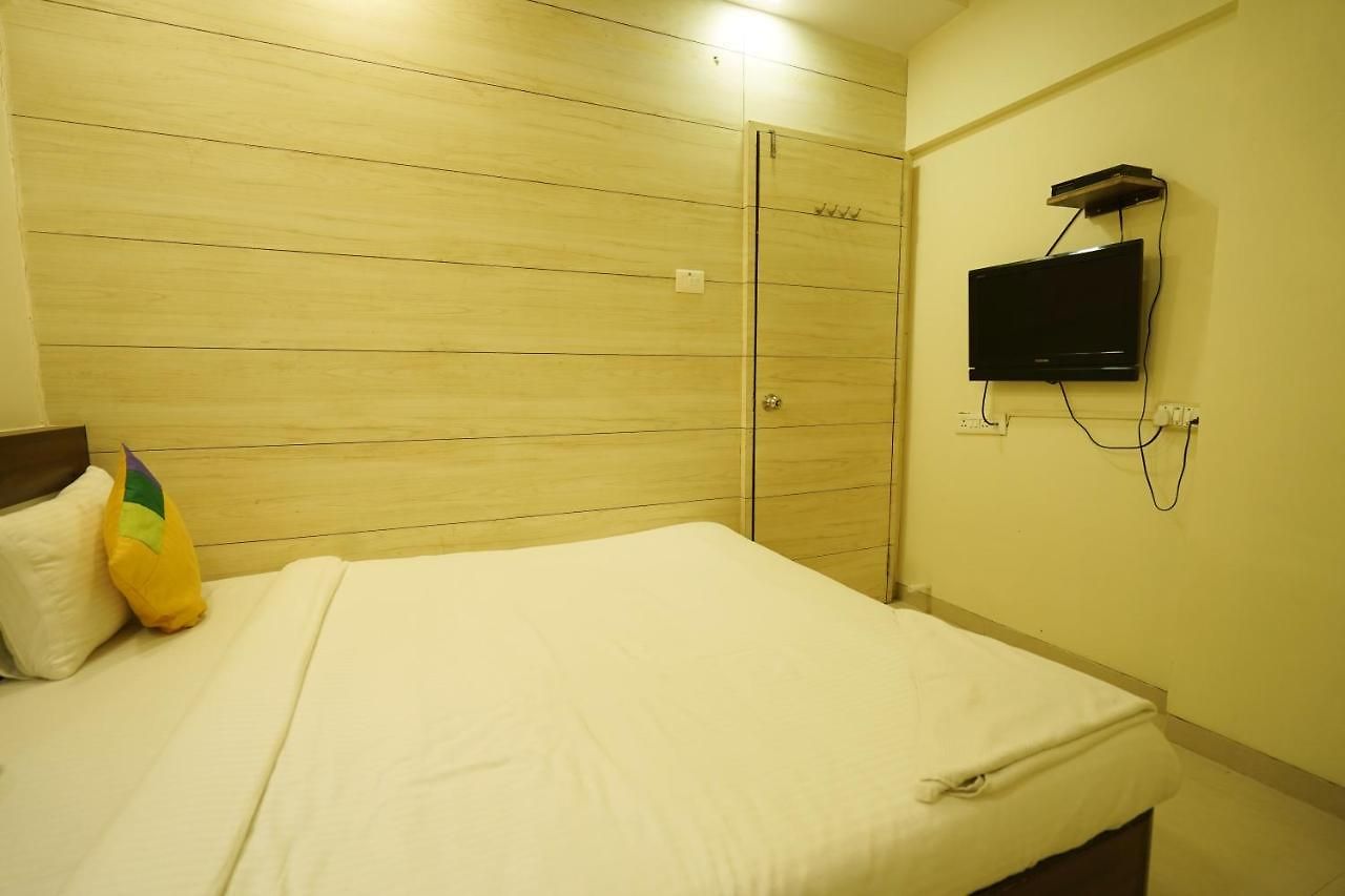 Daisy Residency By Zone Hotelz *