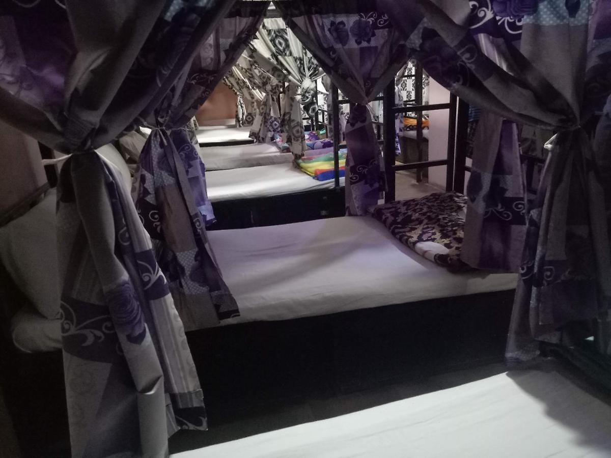 Mumbai Star Dormitory Ac Deluxe *