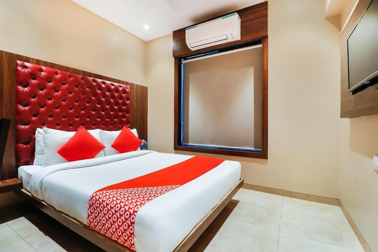 Oyo 70475 Sea Breeze Hotel Mumbai