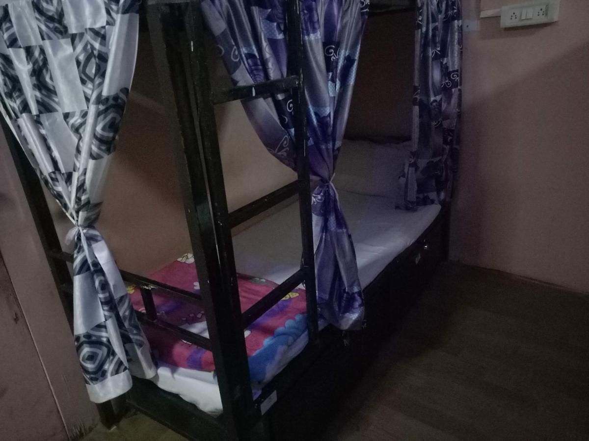 Mumbai Star Dormitory Ac Deluxe
