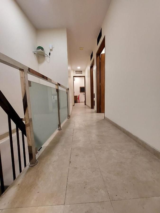 Crown Juhu Hotel 2*