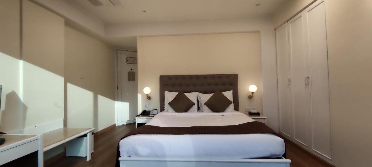 Hotel Executive Enclave 3*