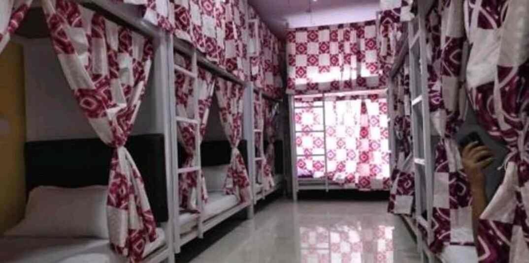 90Ft Dormitory Ac Deluxe Hotel 3*