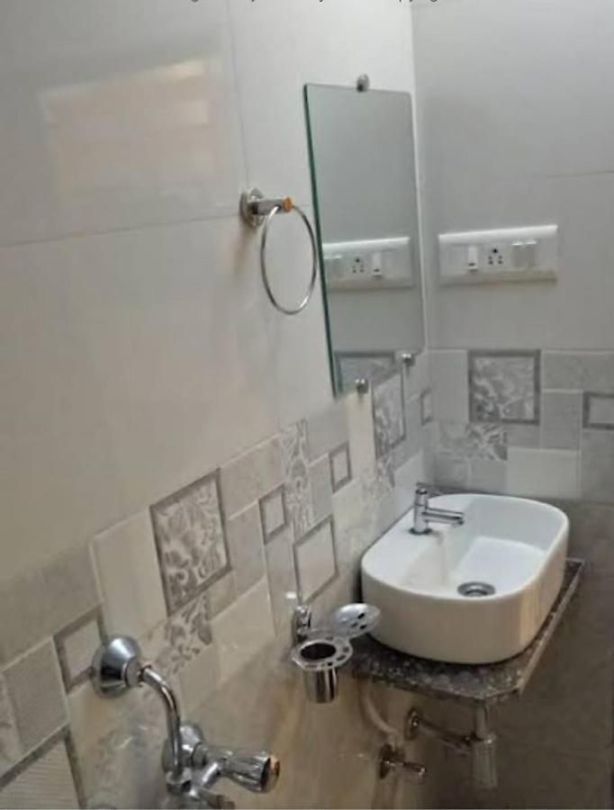 90Ft Dormitory Ac Deluxe Hotel Mumbai