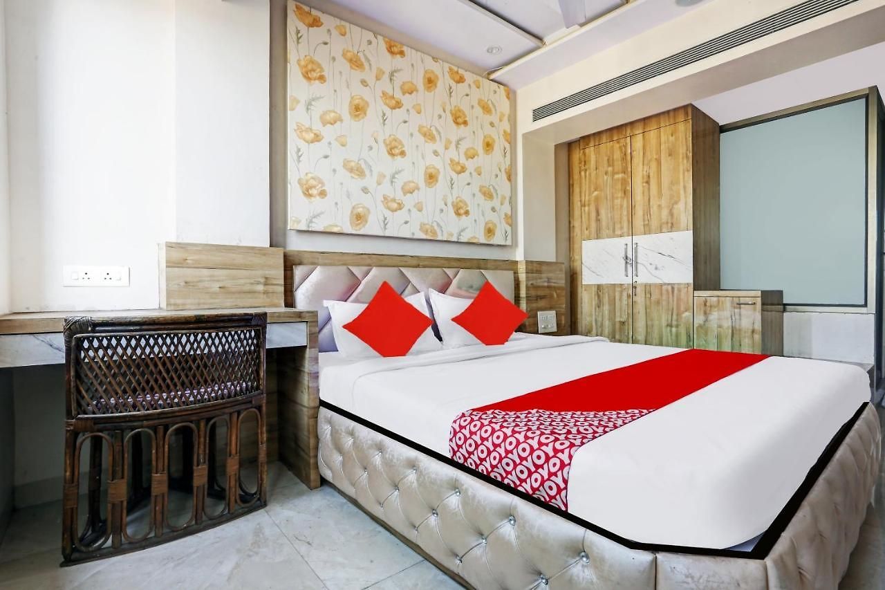 Oyo 85290 Milona Service Hotel Mumbai