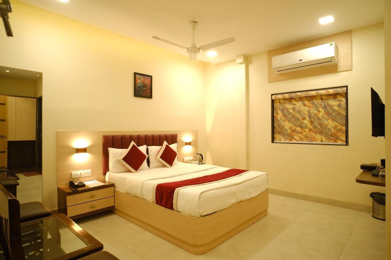 Fabhotel Saineel Hotel *