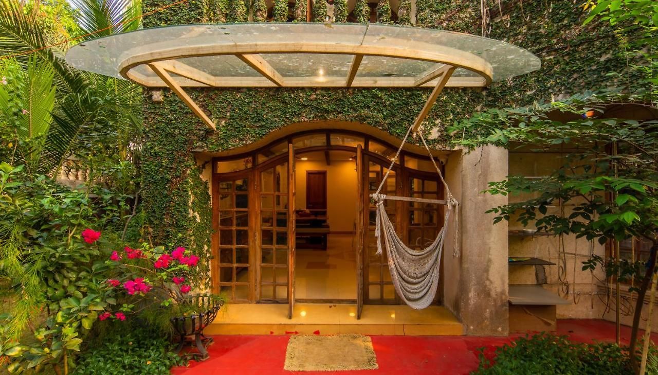 Saffronstays Birdsong - 3br Pet-friendly With Lawns, Treetop Terraces, Gazebo Dining & Tennis Court *