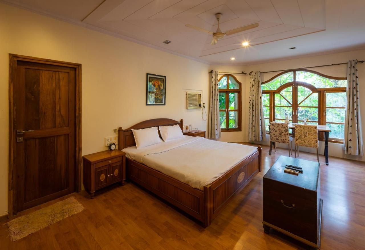 Saffronstays Birdsong - 3br Pet-friendly With Lawns, Treetop Terraces, Gazebo Dining & Tennis Court Villa *