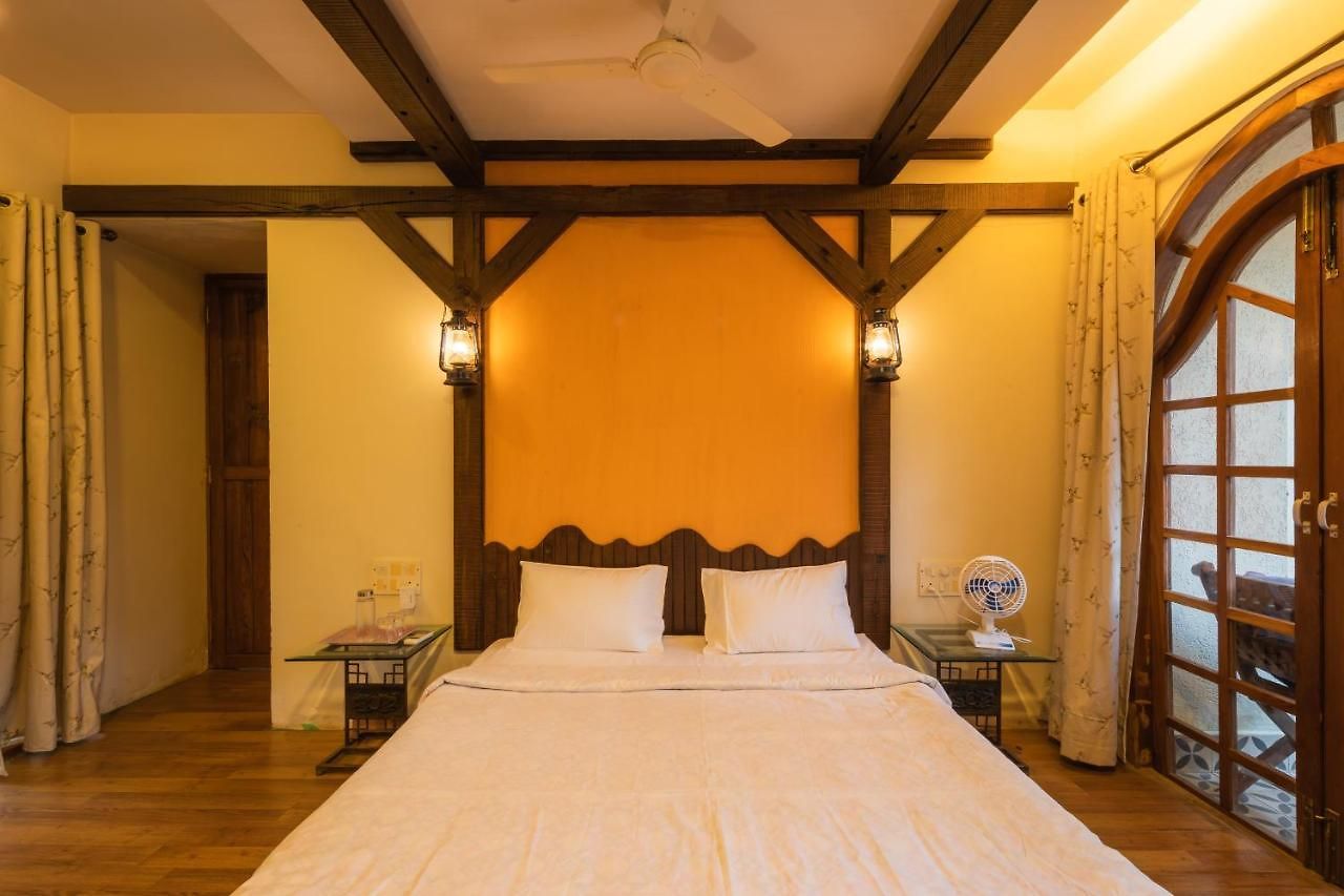Saffronstays Birdsong - 3br Pet-friendly With Lawns, Treetop Terraces, Gazebo Dining & Tennis Court * Mumbai
