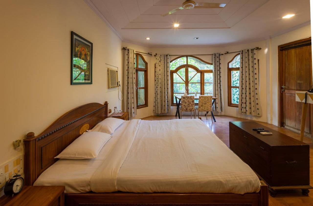 Villa Saffronstays Birdsong - 3br Pet-friendly With Lawns, Treetop Terraces, Gazebo Dining & Tennis Court Mumbai