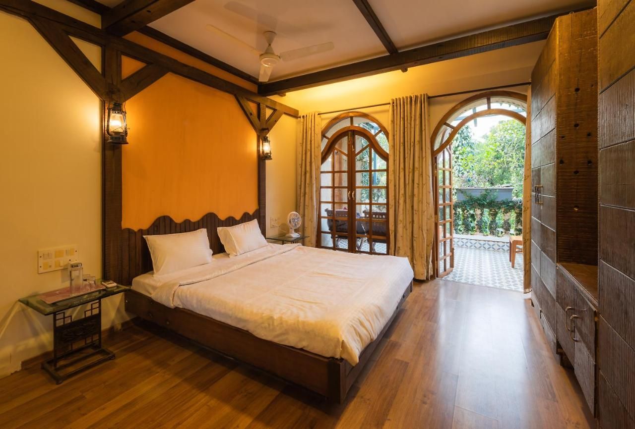 Saffronstays Birdsong - 3br Pet-friendly With Lawns, Treetop Terraces, Gazebo Dining & Tennis Court Mumbai