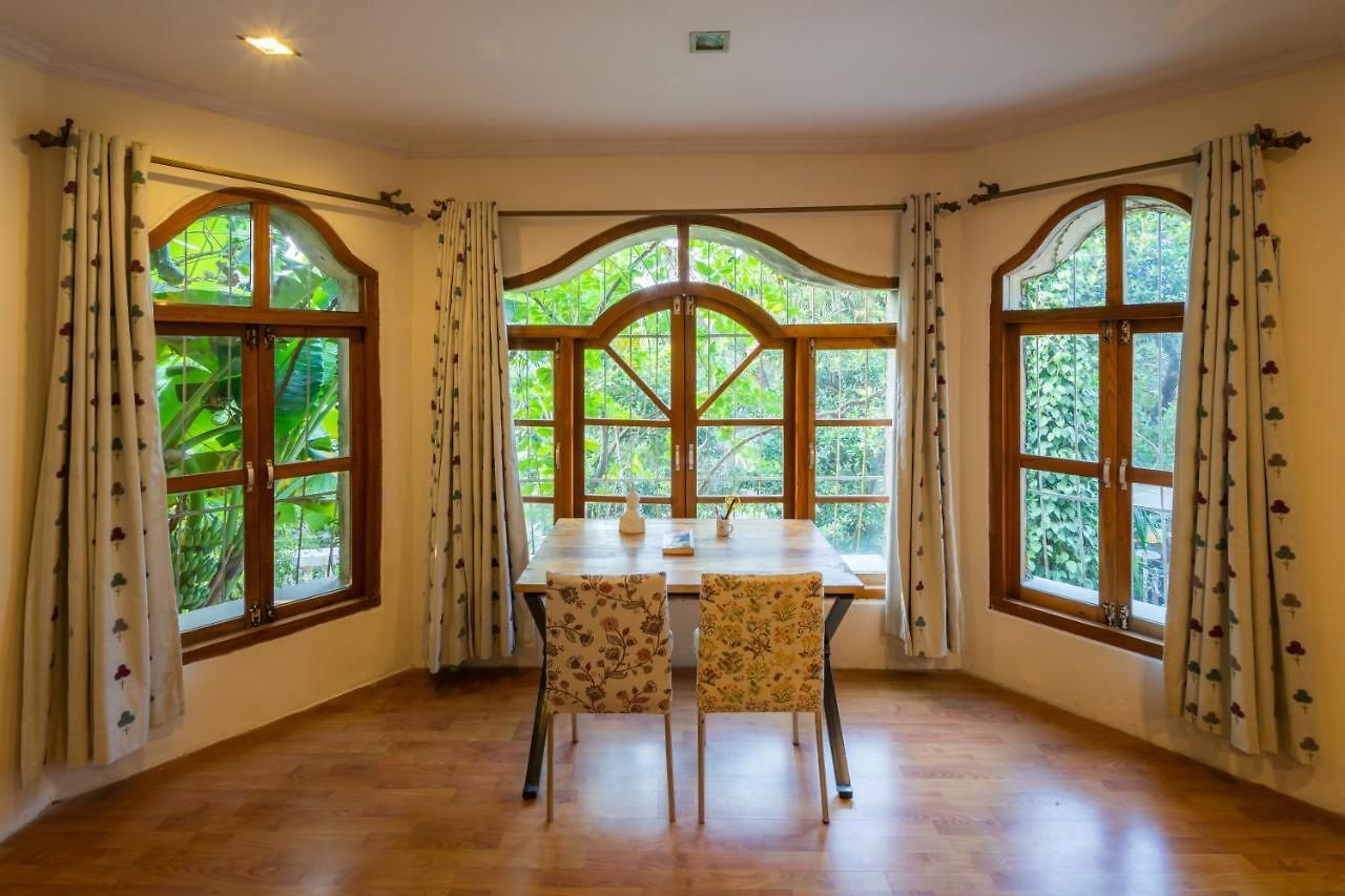 Villa Saffronstays Birdsong - 3br Pet-friendly With Lawns, Treetop Terraces, Gazebo Dining & Tennis Court