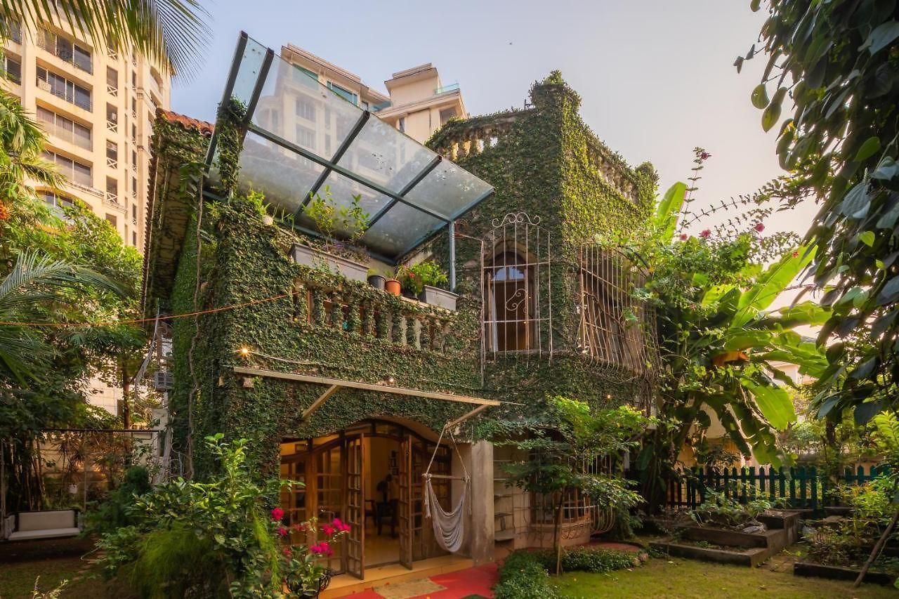 Saffronstays Birdsong - 3br Pet-friendly With Lawns, Treetop Terraces, Gazebo Dining & Tennis Court Villa *