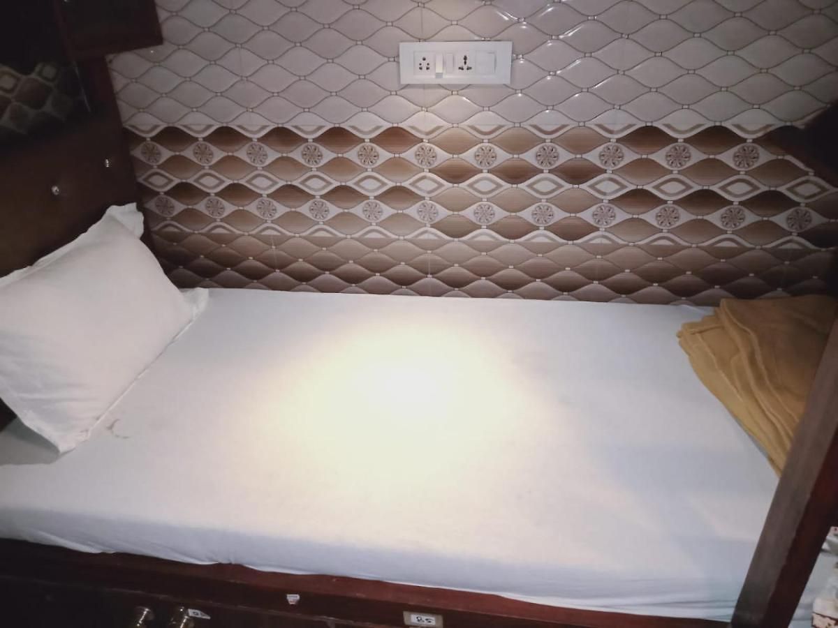 New Metro Inn Dormitory Bed & Breakfast *