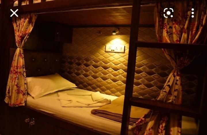 New Metro Inn Dormitory Bed & Breakfast *