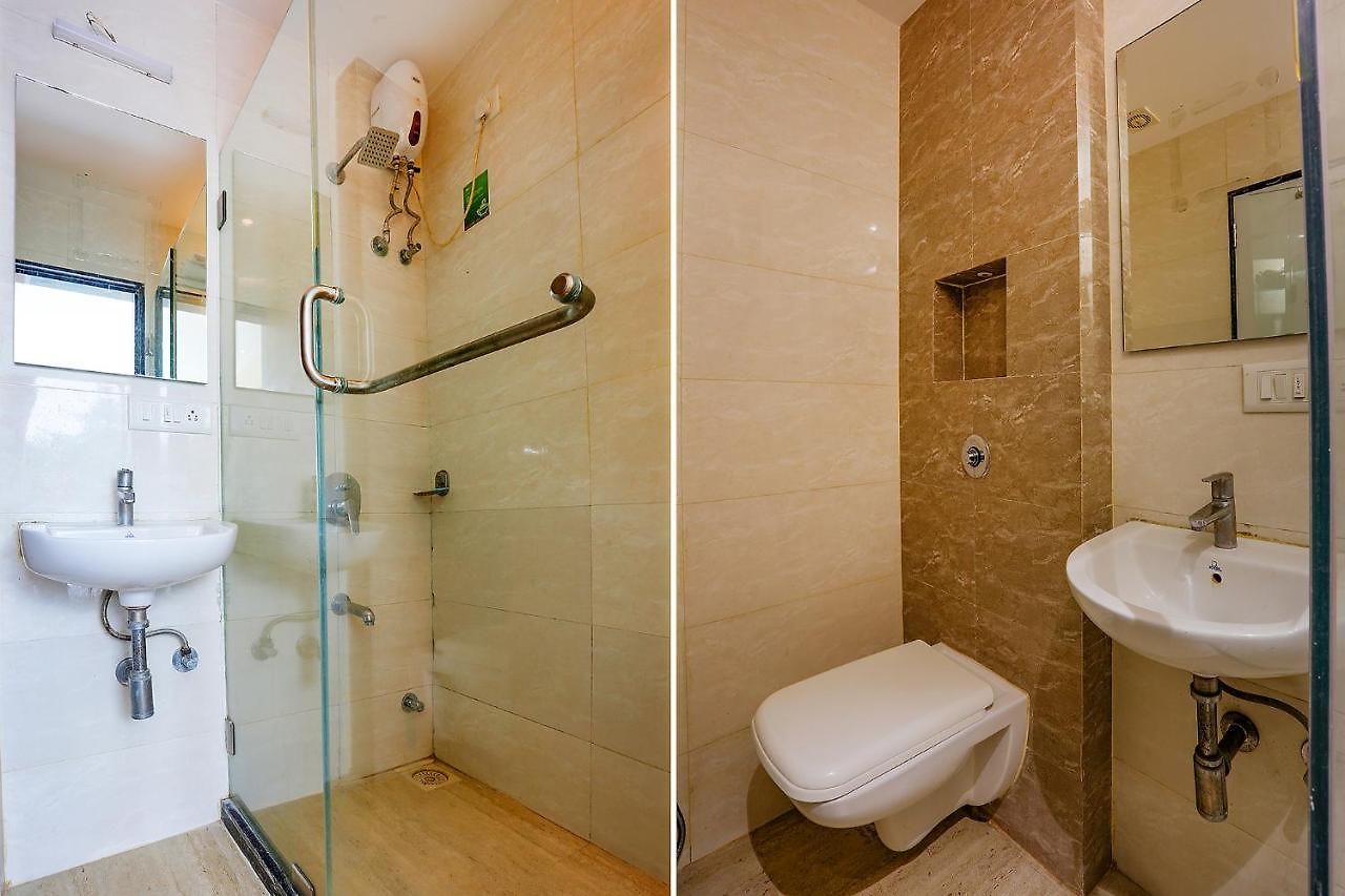 Hotel Fabhotel Royal International