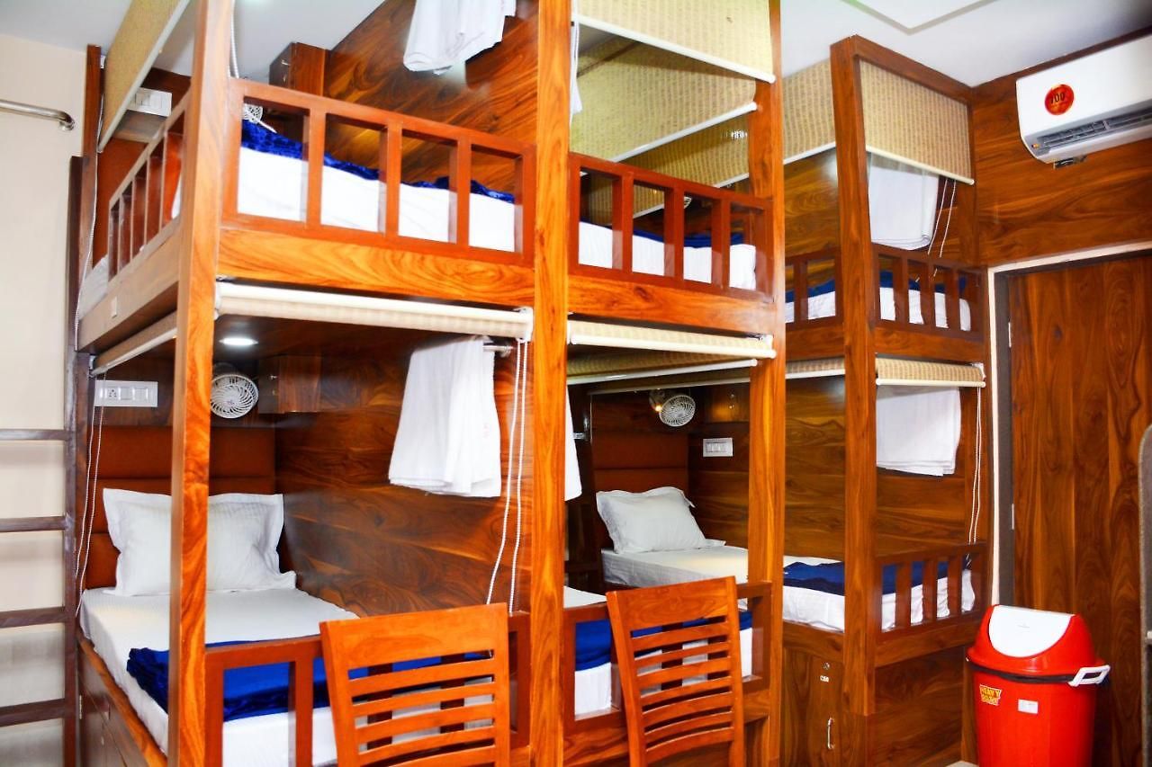 Hotel Nest And Rest