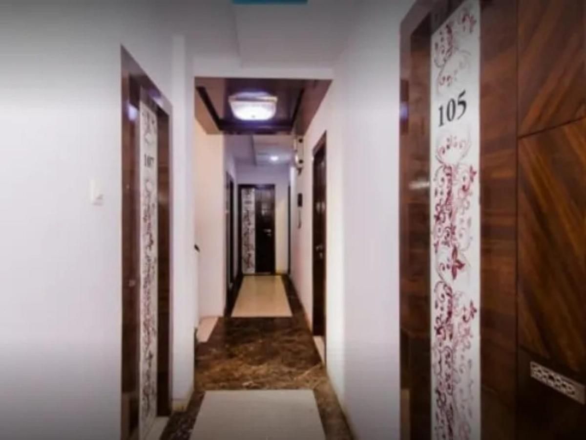Hotel Satellite