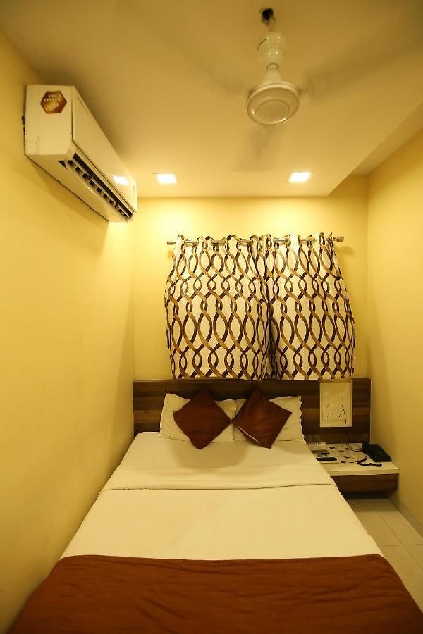 Collection O Airport Metro Andheri East Hotel
